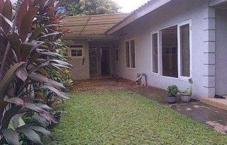 Dijual Rumah Lama Satu Lantai di Kemang AG320