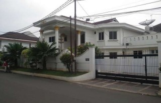 Dijual Rumah di Cipete Dalam Komplek Semi Furnished AG382