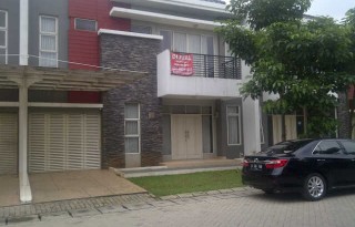 Disewakan Rumah Exclusive di Central Park Grand Galaxy Bekasi AG416