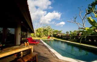 Disewakan Villa Strategis di Resor Pantai Berawa, Kuta Utara, Bali PR699