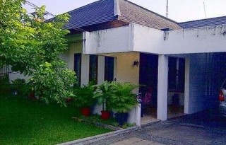 Dijual (BU) Rumah Strategis di Lingkungan Perumahan Cinere, Depok AG502