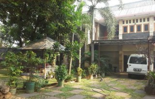 Dijual Rumah Luas dan Asri di Jatiwaringin, Bekasi PR786