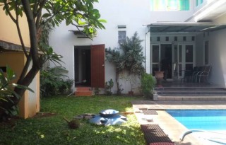 Dijual Rumah Lama Strategis di Kemang Barat, Jakarta Selatan PH026