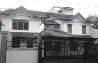 Dijual Rumah Strategis di Pinggir Jalan Dago Golf Bandung P0547