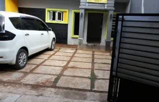 Disewakan Rumah Strategis di Komplek Wisma Kusuma Indah, Jakarta Timur PR920