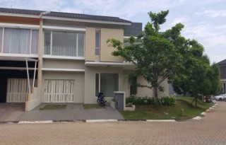 Dijual Rumah Hoek Strategis di Kebayoran Village, Jakarta Selatan AG809