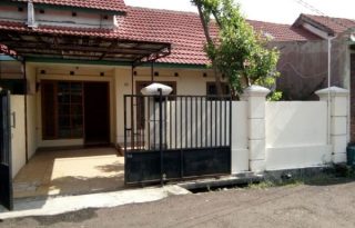 Dijual Rumah di Perumahan Dukuh Zamrud Utara, Bekasi Timur P0861