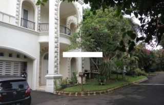 Dijual Townhouse Cozy Semi Furnished di Cilandak Jakarta Selatan AG1038