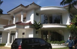 Rumah Full Furnished Murah, Cuma Hitung Tanah di Kemang Selatan AG1064