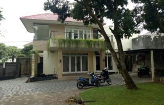 Dijual Rumah Tingkat dan Strategis di Kemang Utara, Jakarta AG1070