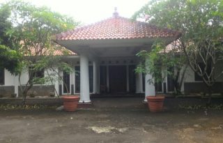 Dijual Rumah Strategis Pinggir Jalan Pondok Betung Raya AG1089