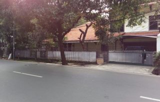 Dijual Rumah Tua Luas, Hitung Tanah Saja di Cempaka Putih Jakarta Ag1121