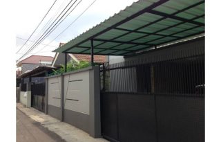 Dijual Rumah Tinggal  ( Dua Rumah bersebelahan ) lokasi, Strategis di Jakarta selatan Pr1597