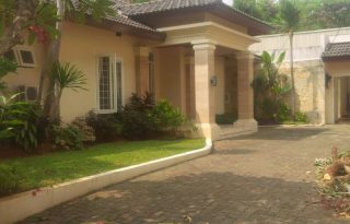 Dijual Rumah 1 Lantai, Luas, Cantik, dan Asri di Kemang AG1218