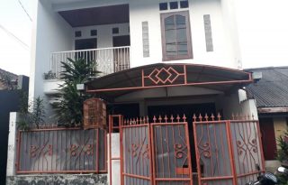 Disewakan Rumah Tingkat Strategis di Tebet, Jakarta Selatan P0673