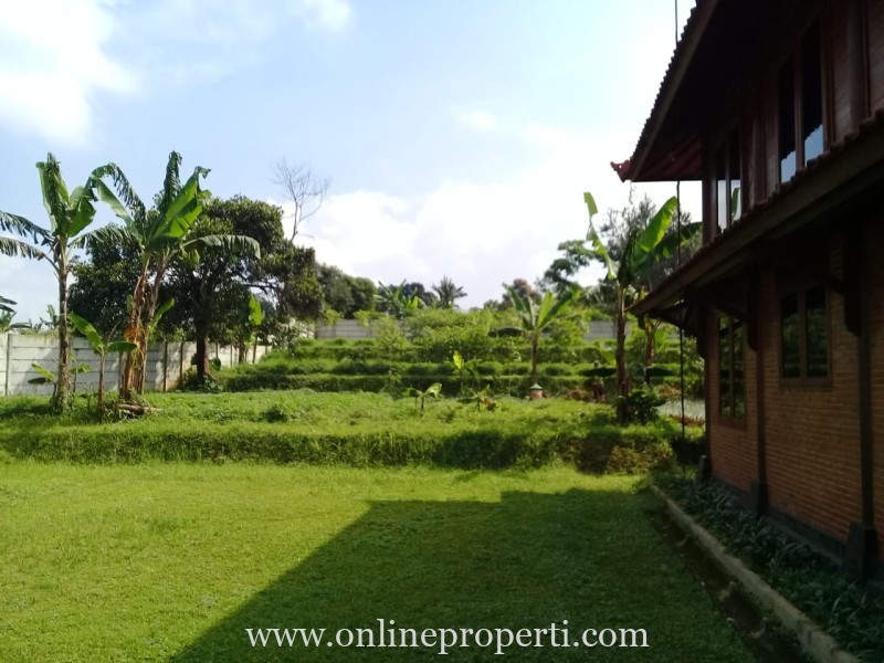 Dijual Villa  Kayu  Makassar Dengan Tanah Luas di Puncak 