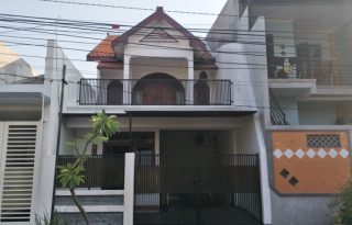 Dijual Rumah Tingkat Strategis di Tengah Kota Surabaya P0101