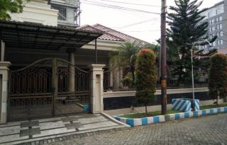 Dijual Rumah Luas Kawasan Elit di Surabaya P0681