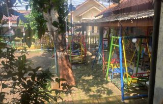 Dijual Rumah dan Sekolah Taman Kanak-kanak di Ciracas AG1774