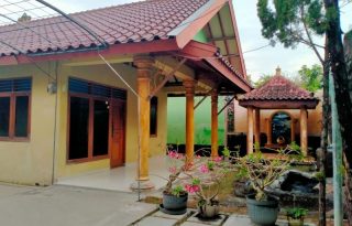 Dijual Rumah Gedung Lokasi 2 Menit Dari Pintu Tol Jombang P1103